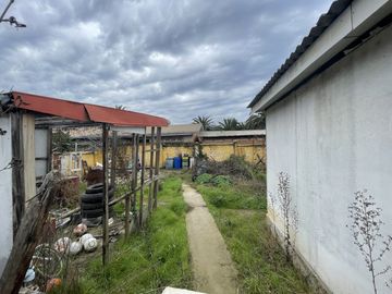 SE VENDE CASA CON GRAN TERRENO, SECTOR EL RETIRO