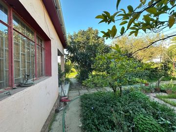 SE VENDE CASA CON GRAN TERRENO, SECTOR EL RETIRO