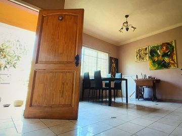 SE VENDE CASA CON GRAN TERRENO, SECTOR EL RETIRO