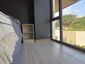 VENDO MODERNA CASA DE 4 HABITACIONES MAS ESTUDIO Y VISTA ESPECTACULAR