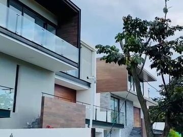 VENDO MODERNA CASA DE 4 HABITACIONES MAS ESTUDIO Y VISTA ESPECTACULAR