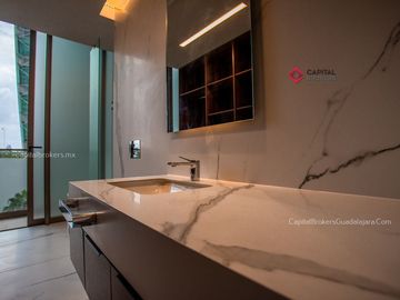 Departamento de Lujo zona Andares Legacy