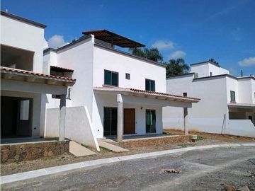 CASA EN VENTA Y PREVENTA EN ZONA NORTE CUERNAVACA LA HERRADURA