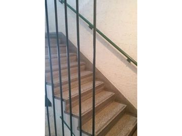 Dpto 2 amb muy luminoso, 2do piso por escalera