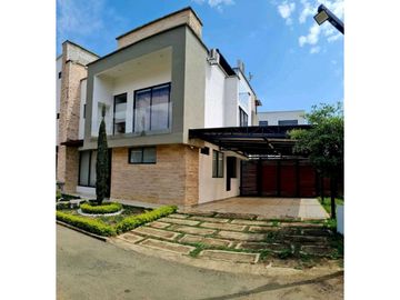 Casa con piscina-Manantial de Las Mercedes - Alfaguara-Jamundí