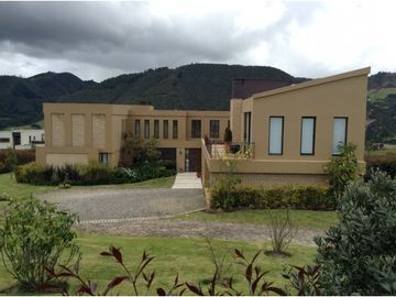 VENDO GRANDIOSA CASA CON VISTA AL VALLE DEL SOPO A 3 KM DE LA CALERA