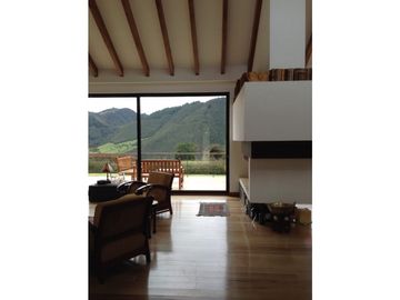VENDO GRANDIOSA CASA CON VISTA AL VALLE DEL SOPO A 3 KM DE LA CALERA