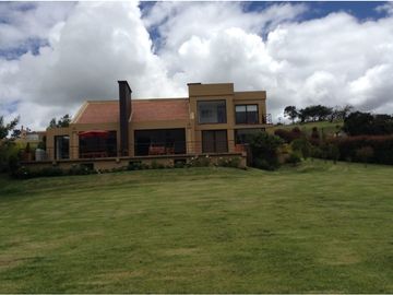 VENDO GRANDIOSA CASA CON VISTA AL VALLE DEL SOPO A 3 KM DE LA CALERA