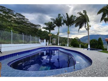 Venta de casa campestre en Copacabana
