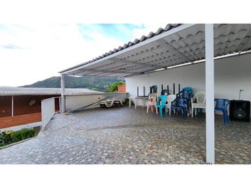Venta de casa campestre en Copacabana