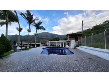 Venta de casa campestre en Copacabana