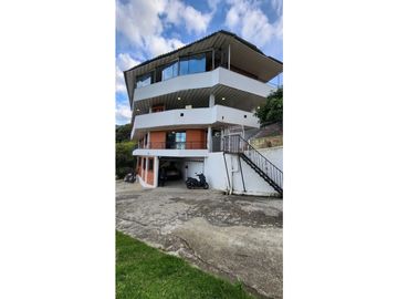 Venta de casa campestre en Copacabana