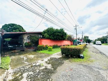 Venta de casa comercial en David, El Vedado.