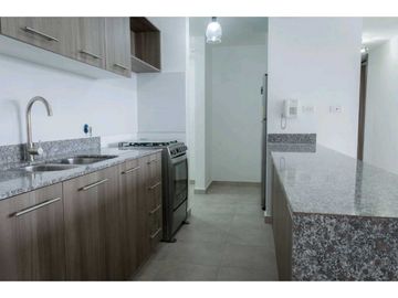 APARTAMENTO EN VENTA EN BRISAS DEL GOLF 3REC + DEN