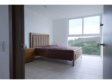 APARTAMENTO EN VENTA EN BRISAS DEL GOLF 3REC + DEN