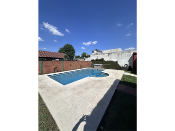 CASA BARRIO LORETO CON DOS LOTES!!