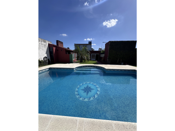CASA BARRIO LORETO CON DOS LOTES!!