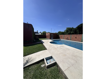 CASA BARRIO LORETO CON DOS LOTES!!