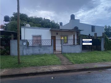 VENDO 3 CASAS EN TERRENO EN ESQUINA - POSADAS MNES