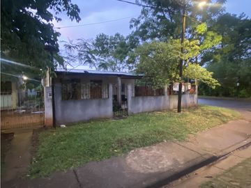 VENDO 3 CASAS EN TERRENO EN ESQUINA - POSADAS MNES