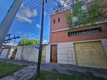 Casa PH en venta en Wilde