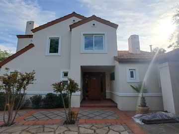 Casa en Venta en condominio Las Bandadas de Piedra Roja