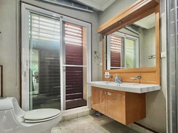 4 Bedroom House for sale at Laddarom Ekkamai-Ramintra