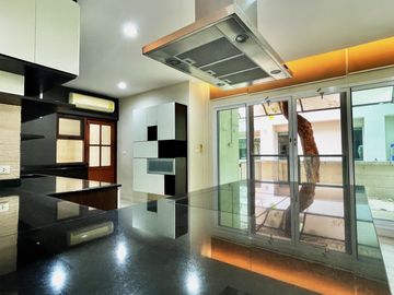4 Bedroom House for sale at Laddarom Ekkamai-Ramintra