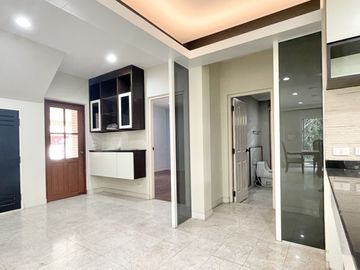 4 Bedroom House for sale at Laddarom Ekkamai-Ramintra