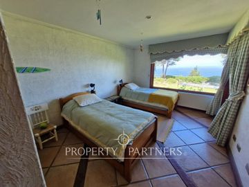 Casa con vista espectacular al mar en condominio de Cachagua