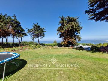 Casa con vista espectacular al mar en condominio de Cachagua