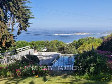 Casa con vista espectacular al mar en condominio de Cachagua