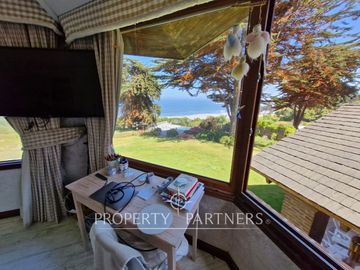 Casa con vista espectacular al mar en condominio de Cachagua