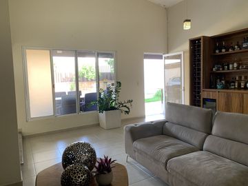 Casa en Fraccionamiento en Junto al Río, Temixco, Morelos CAEN-1086-Fr