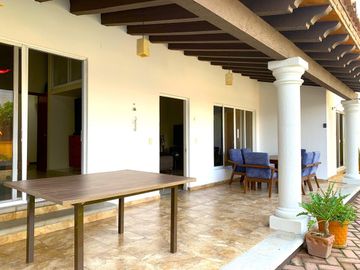 Casa en Fraccionamiento en Junto al Río, Temixco, Morelos CAEN-1086-Fr
