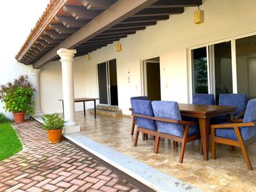 Casa en Fraccionamiento en Junto al Río, Temixco, Morelos CAEN-1086-Fr