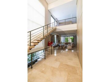 VENDO HERMOSA CASA DE LUJO EN SECTOR DE VILLA CAMPPESTRE