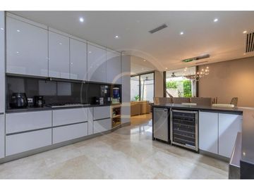 VENDO HERMOSA CASA DE LUJO EN SECTOR DE VILLA CAMPPESTRE