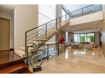 VENDO HERMOSA CASA DE LUJO EN SECTOR DE VILLA CAMPPESTRE