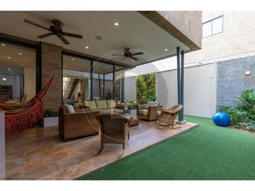 VENDO HERMOSA CASA DE LUJO EN SECTOR DE VILLA CAMPPESTRE