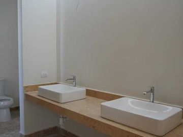 | 3 recámaras, UNA de ella en PB- dentro de privada en conkal
