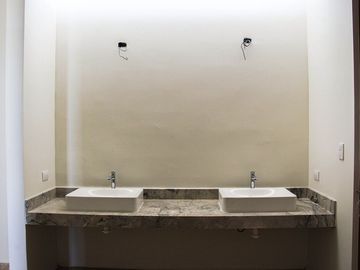| 3 recámaras, UNA de ella en PB- dentro de privada en conkal