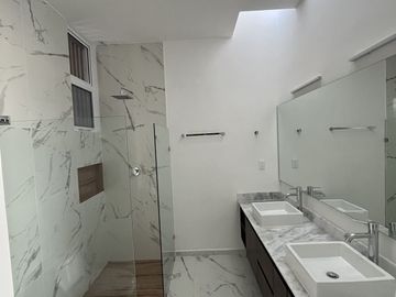 Residencia en Venta en Nortemérida al Norte de Mérida, Yuc. (4Rec, Alberca)