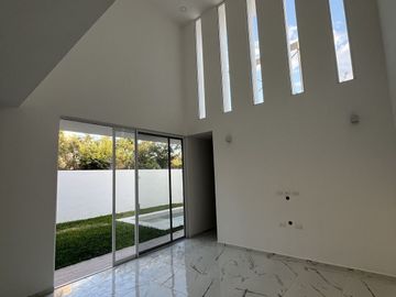 Residencia en Venta en Nortemérida al Norte de Mérida, Yuc. (4Rec, Alberca)