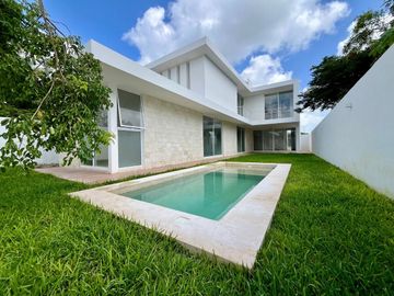 Residencia en Venta en Nortemérida al Norte de Mérida, Yuc. (4Rec, Alberca)