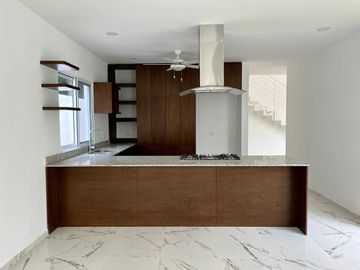 Residencia en Venta en Nortemérida al Norte de Mérida, Yuc. (4Rec, Alberca)