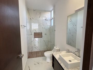Residencia en Venta en Nortemérida al Norte de Mérida, Yuc. (4Rec, Alberca)
