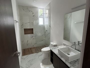 Residencia en Venta en Nortemérida al Norte de Mérida, Yuc. (4Rec, Alberca)