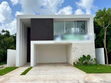 Residencia en Venta en Nortemérida al Norte de Mérida, Yuc. (4Rec, Alberca)