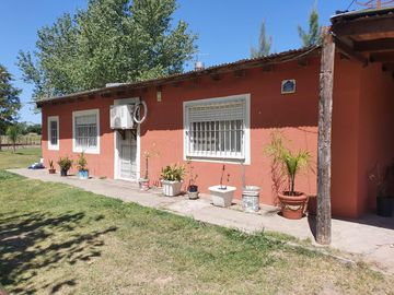 Venta casa quinta 4 ambientes en Cañuelas, cochera